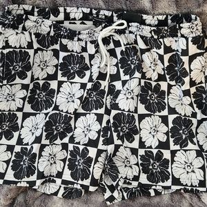 NWT Men's Black and White 5" Swim Trunks Size: XL